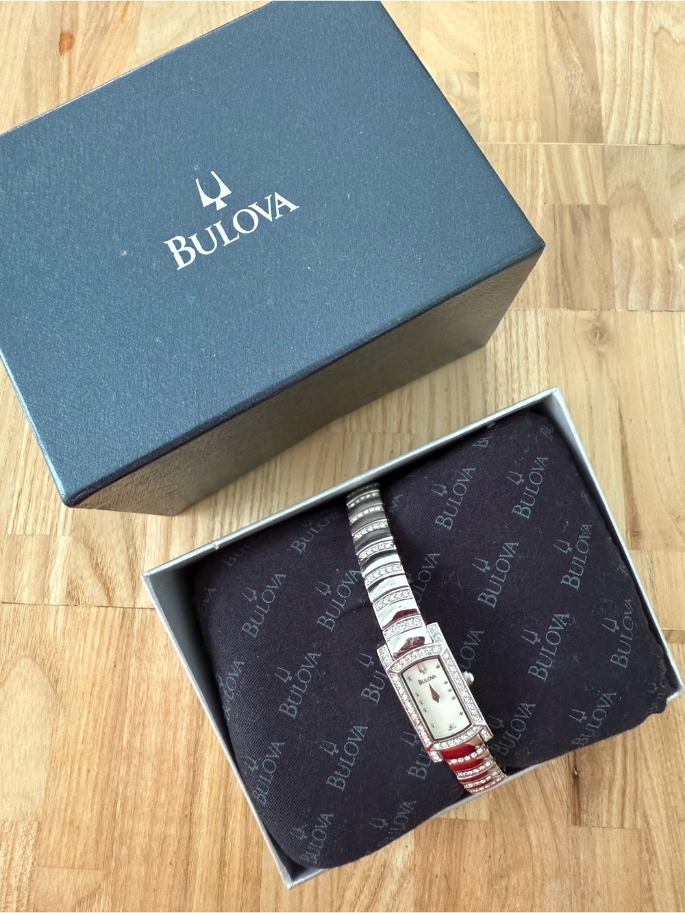 Bulova ladies silver tone crystal accented watch NEW BATTERY